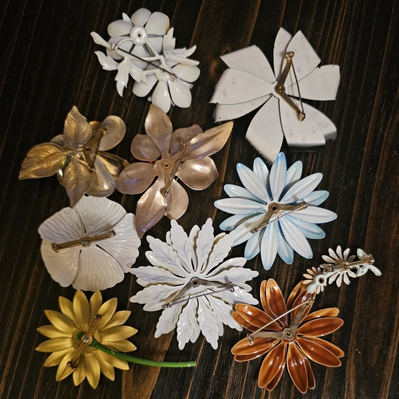 Flower Pin Bundle - Picture 6 of 12